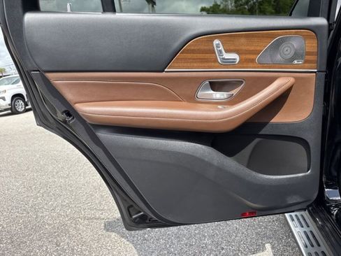 Used 2024 Mercedes-Benz GLS 450 4MATIC image 43