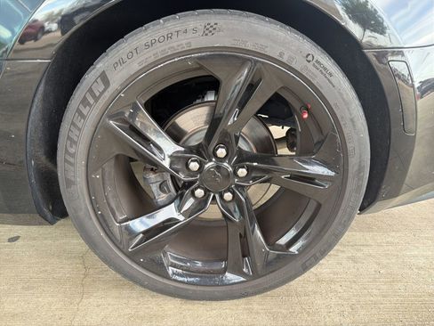 Used 2017 Chevrolet Camaro LT w/ Technology Package image 10