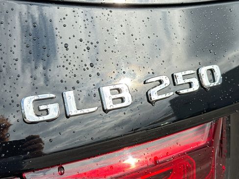 Used 2022 Mercedes-Benz GLB 250 image 11