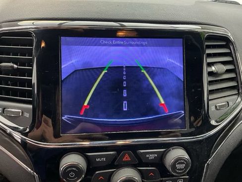 Used 2019 Jeep Grand Cherokee Limited AWD/4WD image 4