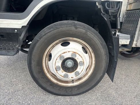 Used 2019 Isuzu NPR RWD image 14