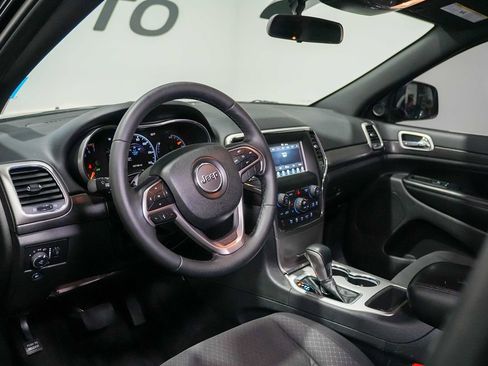 Used 2018 Jeep Grand Cherokee Laredo RWD image 14