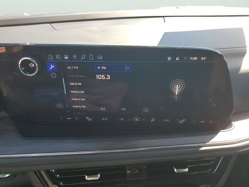 Used 2025 Chevrolet Suburban Z71 image 38