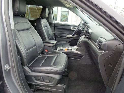 Used 2021 Ford Explorer XLT w/ Equipment Group 202A image 17