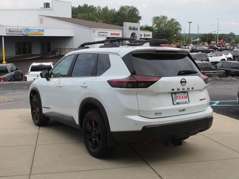 Used 2025 Nissan Rogue SV AWD/4WD image 8