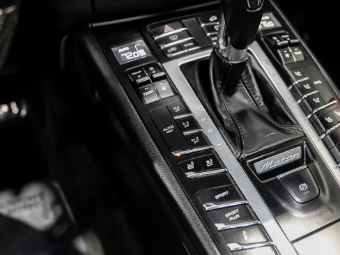 Used 2018 Porsche Macan Turbo w/ Premium Package Plus image 25