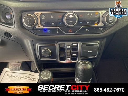 Used 2024 Jeep Wrangler Unlimited w/ Convenience Group AWD/4WD image 23