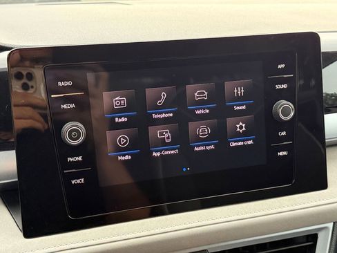 Used 2025 Volkswagen Taos SE FWD image 20