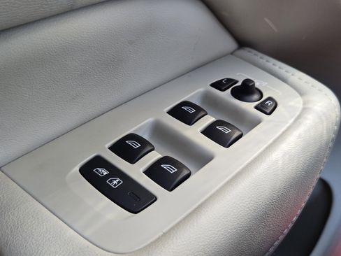 Used 2024 Volvo XC60 B5 Plus w/ Protection Package Premier image 33