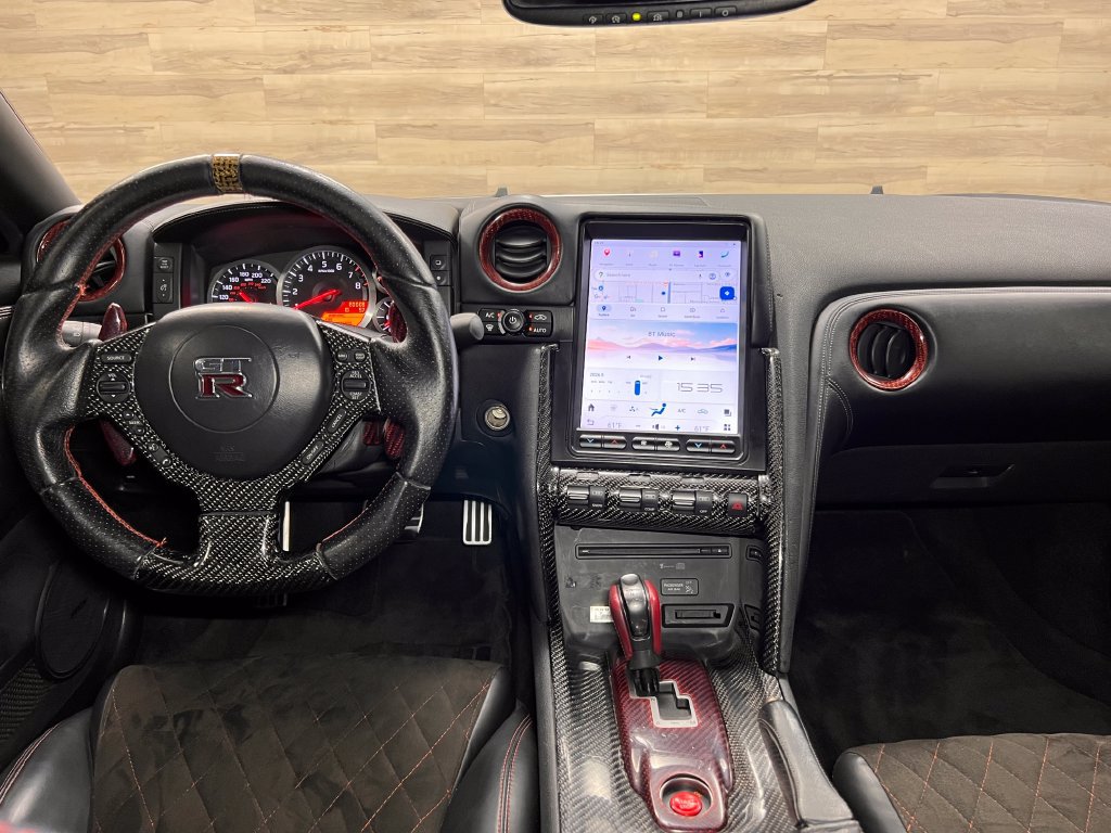 Used 2010 Nissan GT-R Premium AWD/4WD image 2