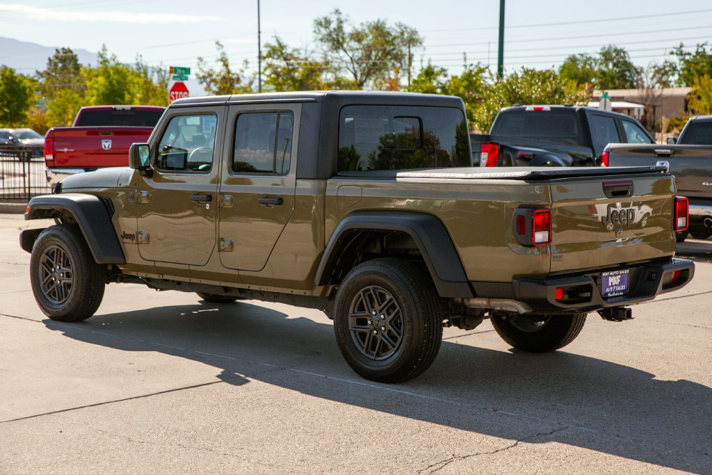 Used 2025 Jeep Gladiator Sport AWD/4WD image 7