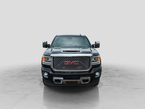Used 2017 GMC Sierra 2500 Denali w/ Suspension Package, Off-Road AWD/4WD image 3