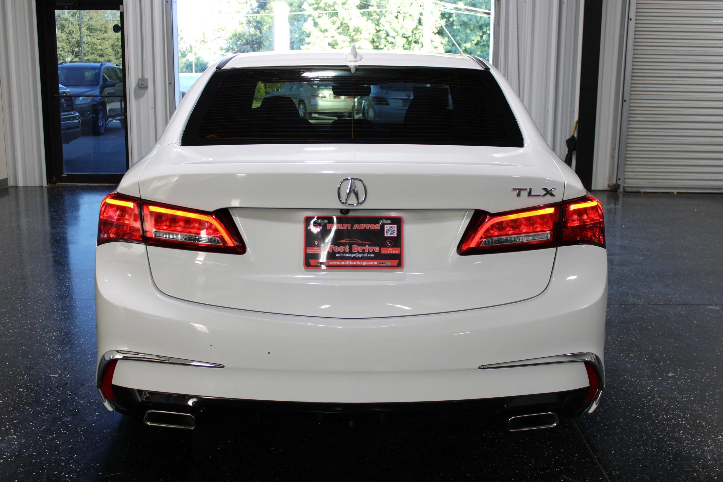 Used 2018 Acura TLX w/ Technology Package FWD image 4