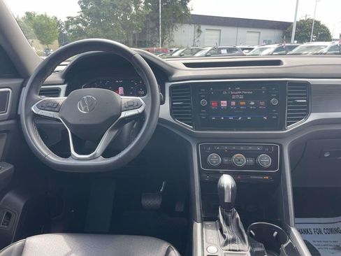 Certified 2023 Volkswagen Atlas SE w/ Panoramic Sunroof Package FWD image 12
