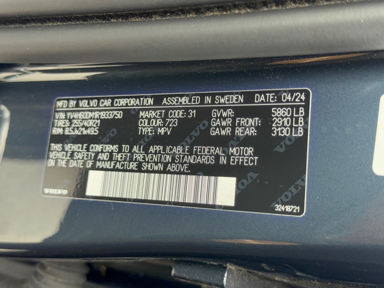 Certified 2024 Volvo XC60 T8 Ultimate w/ Protection Package Premier AWD/4WD image 31