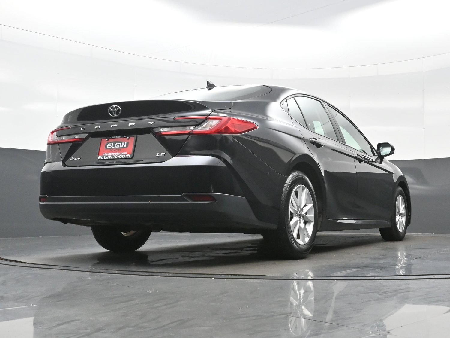 Used 2025 Toyota Camry LE FWD image 31