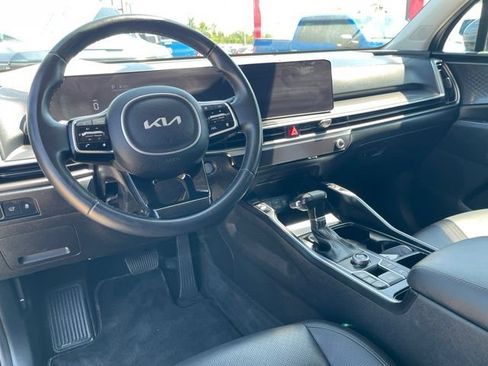 Used 2025 Kia Sorento EX w/ Panoramic Sunroof Package FWD image 13