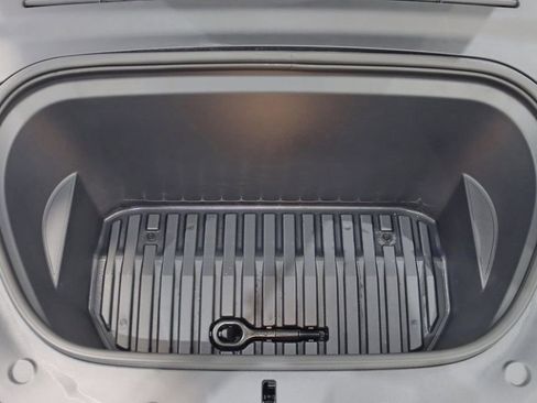 Used 2023 Tesla Model Y Long Range image 37