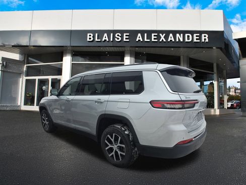 Used 2024 Jeep Grand Cherokee L Limited w/ Luxury Tech Group II image 8