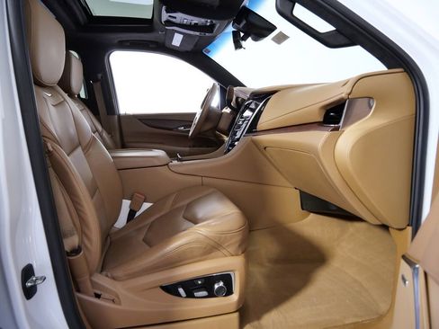 Used 2017 Cadillac Escalade Platinum image 11