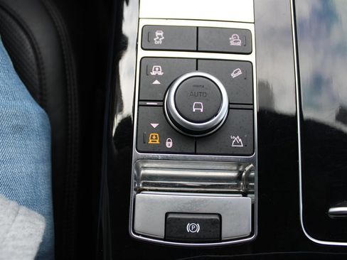 Used 2018 Land Rover Range Rover Supercharged image 24