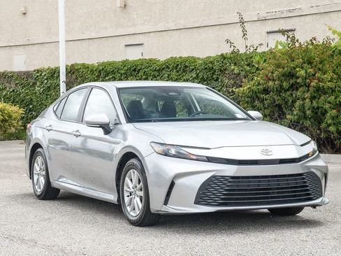 Used 2025 Toyota Camry LE FWD image 3