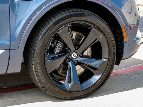 Used 2019 Bentley Bentayga AWD/4WD image 62