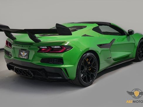 Used 2026 Chevrolet Corvette ZR1 w/ ZR1 Carbon Fiber Aero Package image 6