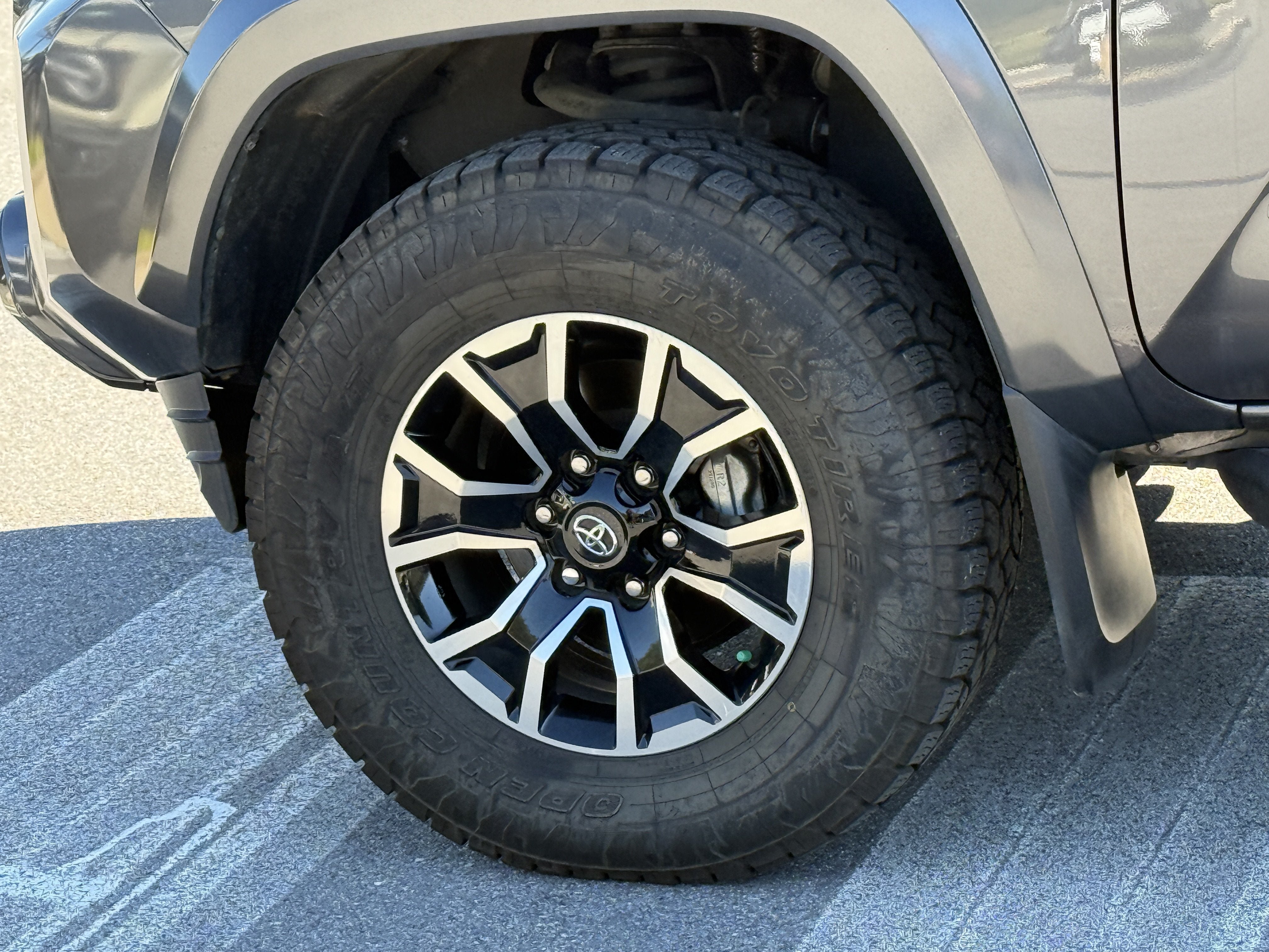 Used 2022 Toyota Tacoma TRD Sport w/ Technology Package AWD/4WD image 9