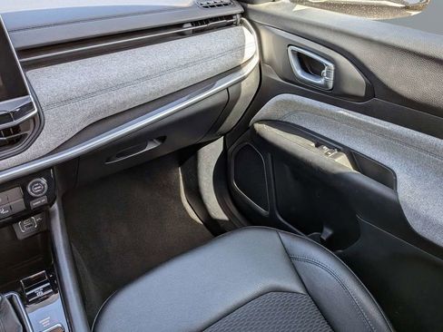 Used 2024 Jeep Compass Latitude image 16