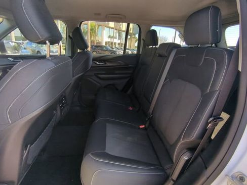 Certified 2023 Jeep Grand Cherokee Laredo image 15