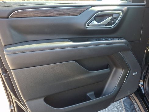 Used 2022 Chevrolet Suburban Z71 w/ Luxury Package image 13