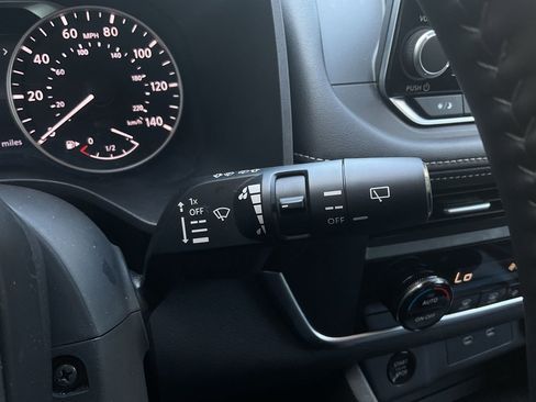 Used 2025 Nissan Rogue SV FWD image 30
