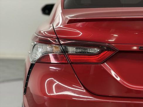 Certified 2022 Toyota Camry SE image 9