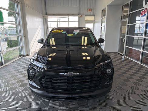 Used 2025 Chevrolet TrailBlazer LS w/ LS Convenience Package image 2