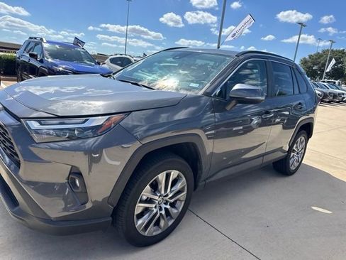 Used 2023 Toyota RAV4 XLE Premium FWD image 6