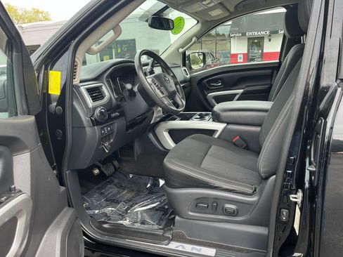 Used 2017 Nissan Titan SV AWD/4WD image 14