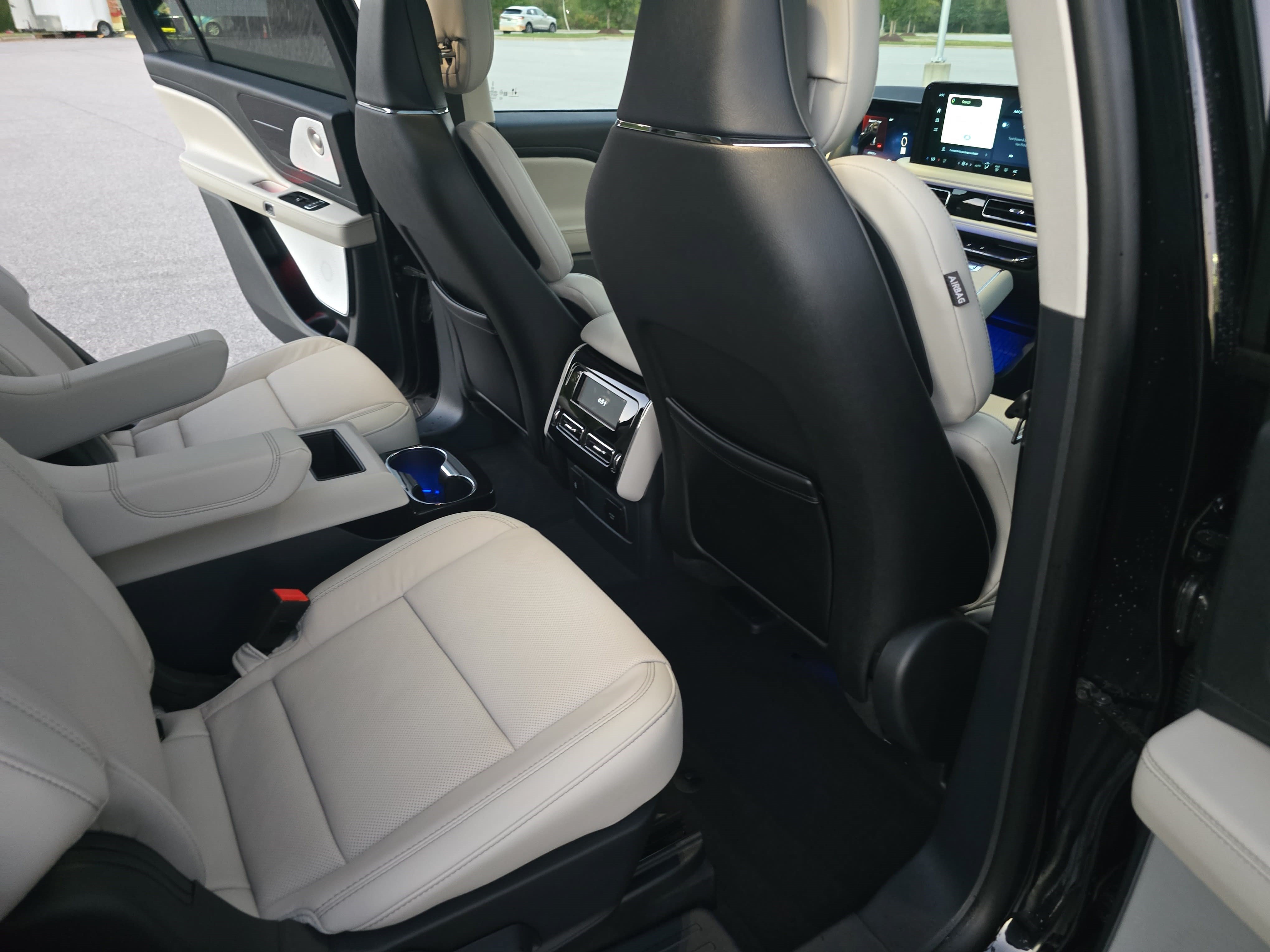 Used 2026 Lincoln Aviator Reserve w/ Luxury Package RWD image 11