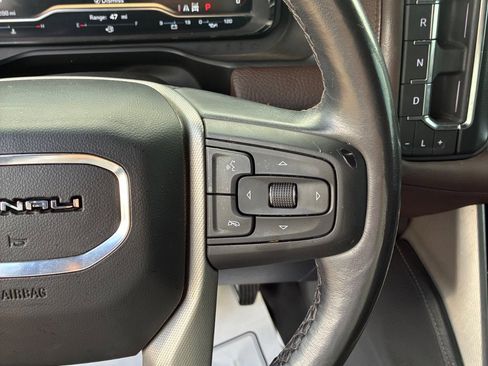 Used 2022 GMC Yukon Denali w/ Denali Premium Package AWD/4WD image 16