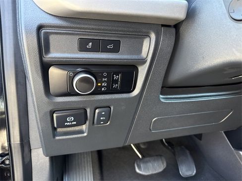 Used 2024 Ford Expedition XLT image 41