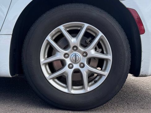 Used 2023 Chrysler Pacifica Touring-L FWD image 12