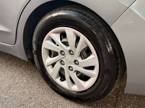 Used 2018 Hyundai Elantra SE FWD image 9