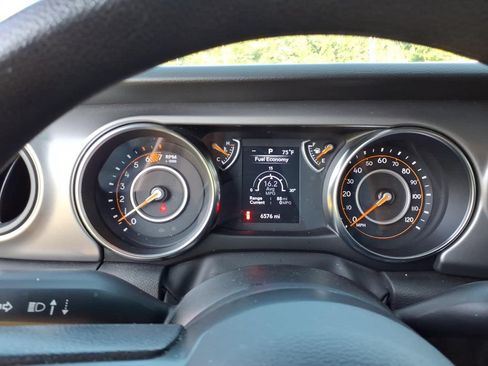 Used 2023 Jeep Wrangler Unlimited Sport AWD/4WD image 7