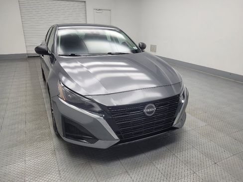 Used 2024 Nissan Altima 2.5 SV image 14