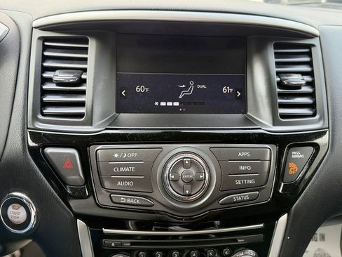 Used 2018 Nissan Pathfinder SV AWD/4WD image 16