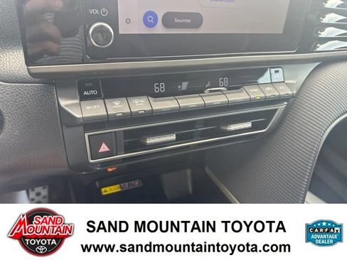 Used 2025 Toyota Camry SE FWD image 22