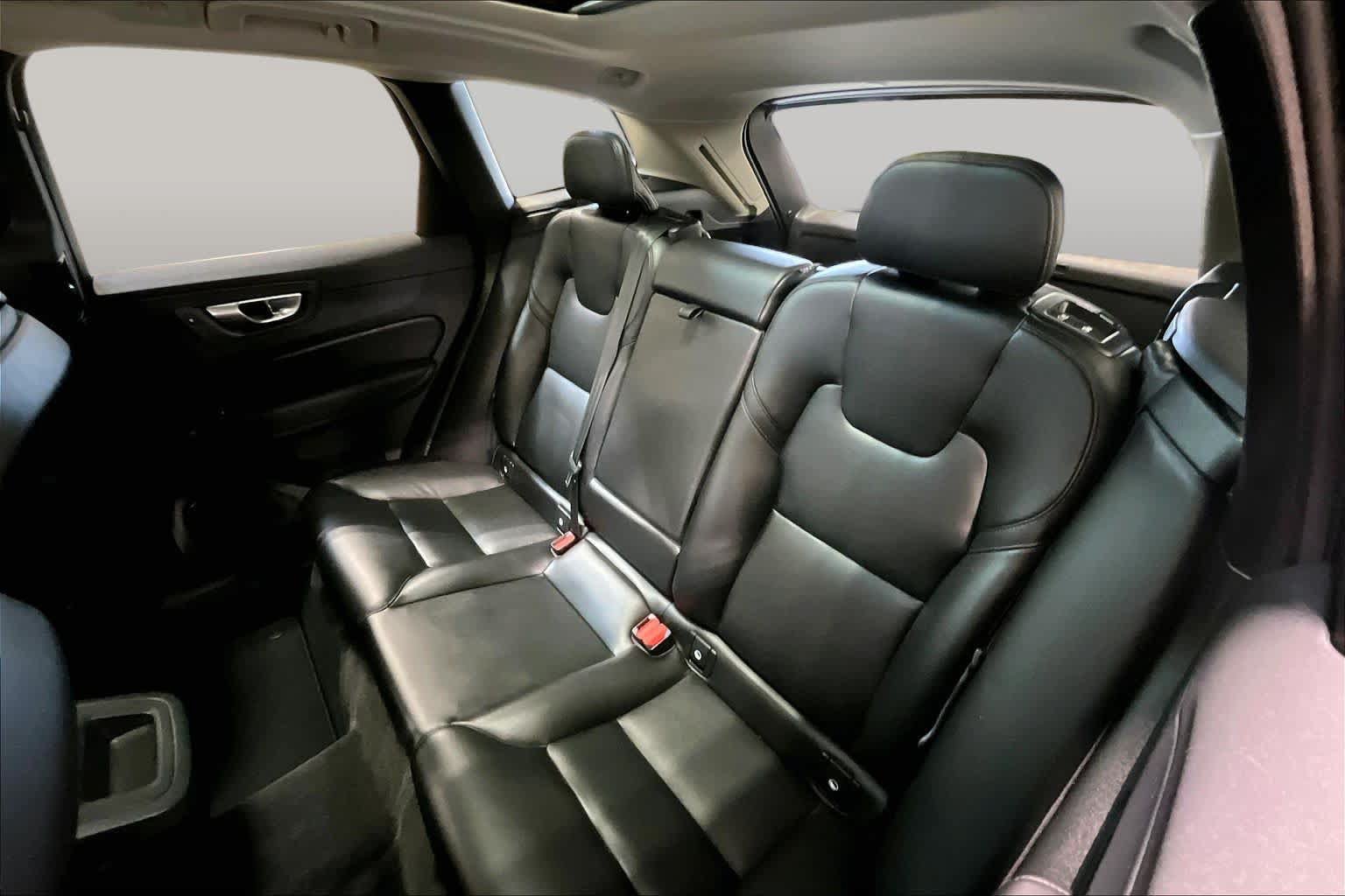 Used 2024 Volvo XC60 B5 Core w/ Protection Package Premier AWD/4WD image 20