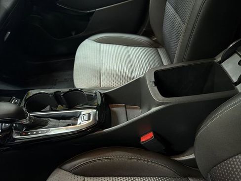 Certified 2025 Chevrolet Trax LT w/ LT Convenience Package image 21