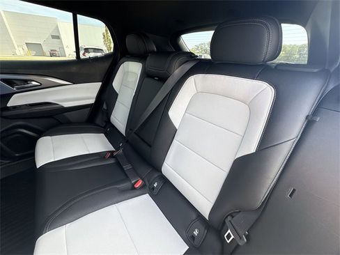 New 2025 Chevrolet Equinox EV LT image 26