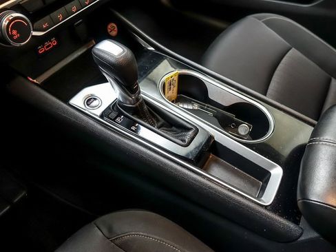 Used 2024 Nissan Altima 2.5 SV image 19